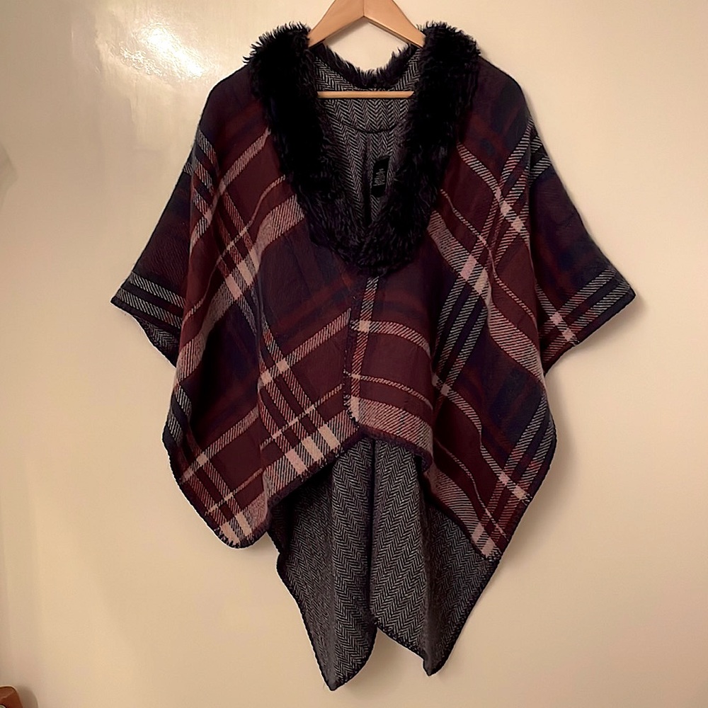 Ladies Winter Wrap/Shawl/Poncho/Cape, Faux Fur collar, OSFM